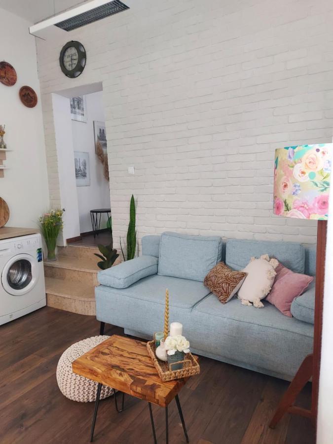 Apartment46 *